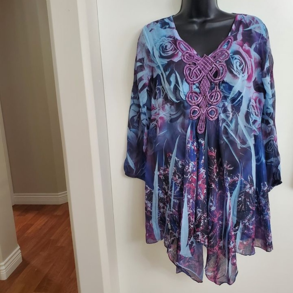 Beautiful Wispy Princess top Medium